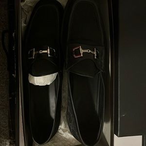 Women’s Gucci loafers size 40 US size 10 vintage pair with signs of usage.